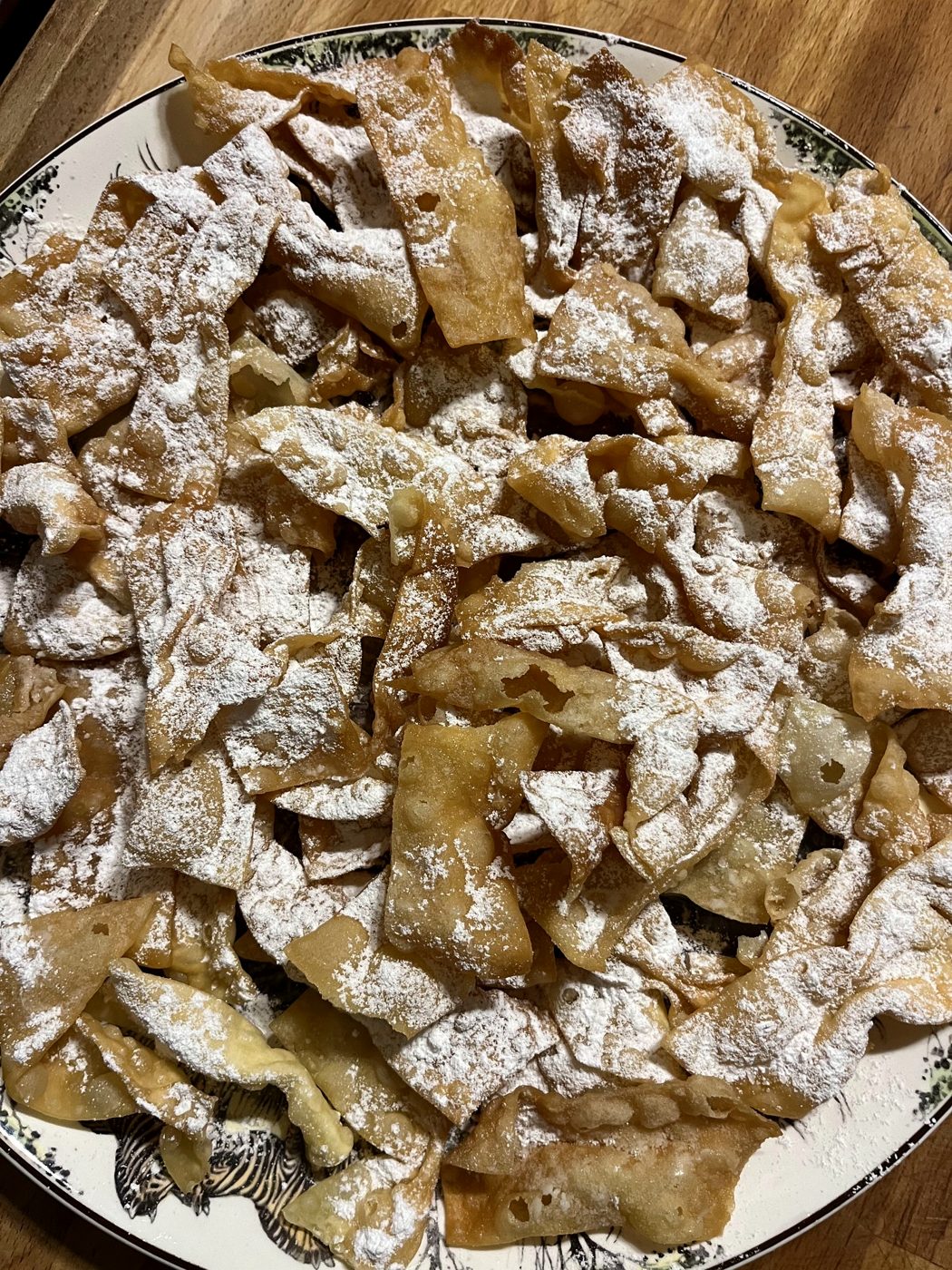 Chiacchiere dusted with sugar